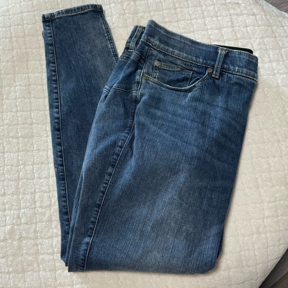 Torrid Woman’s Feel the fit Bombshell Skinny Jeans Denim 22T stretch high rise - Picture 3 of 11